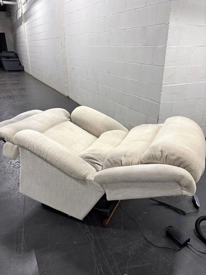 Cream Power Recliner – Delivery Available