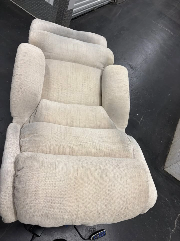 Cream Power Recliner – Delivery Available - photo 3