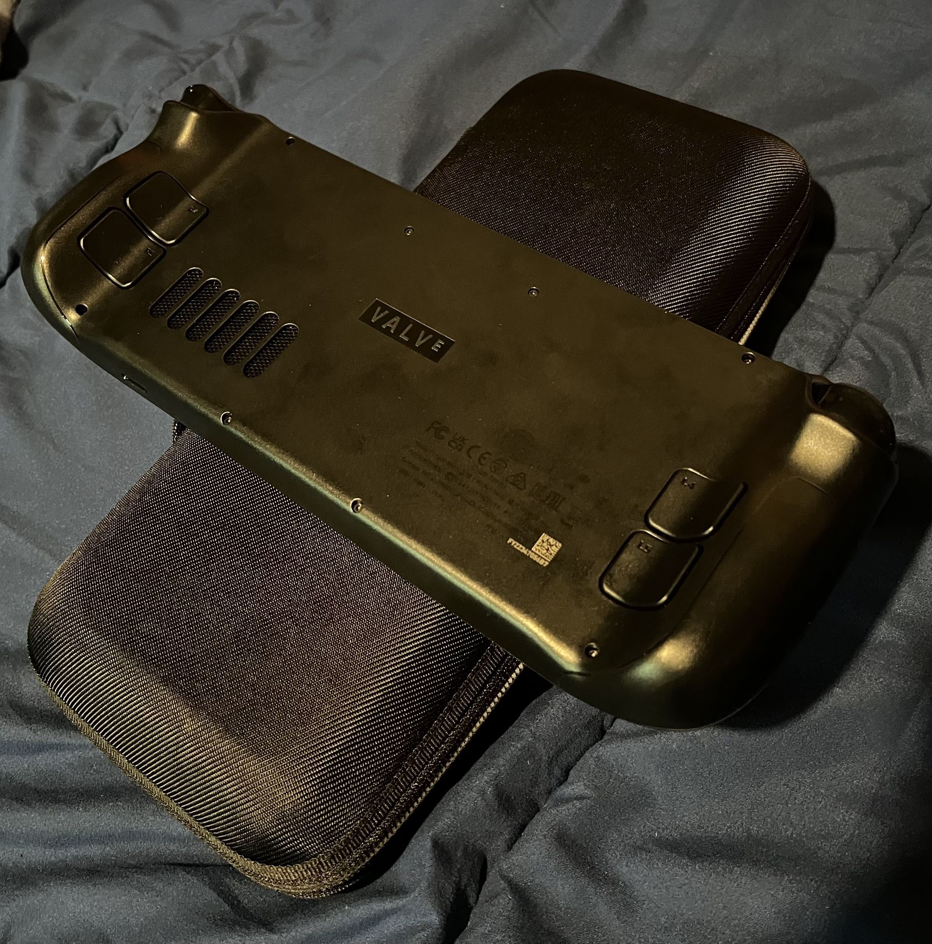 Steam Deck OLED 1TB – Like New, Barely Used (w/ Case & Charger) - photo 3