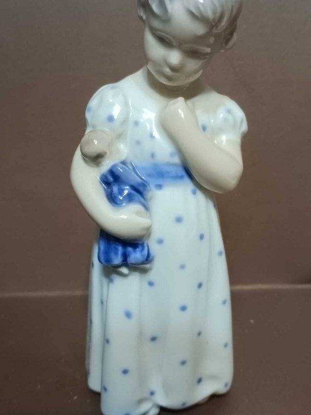 Bing & Grondahl Porcelain Figurine - photo 2