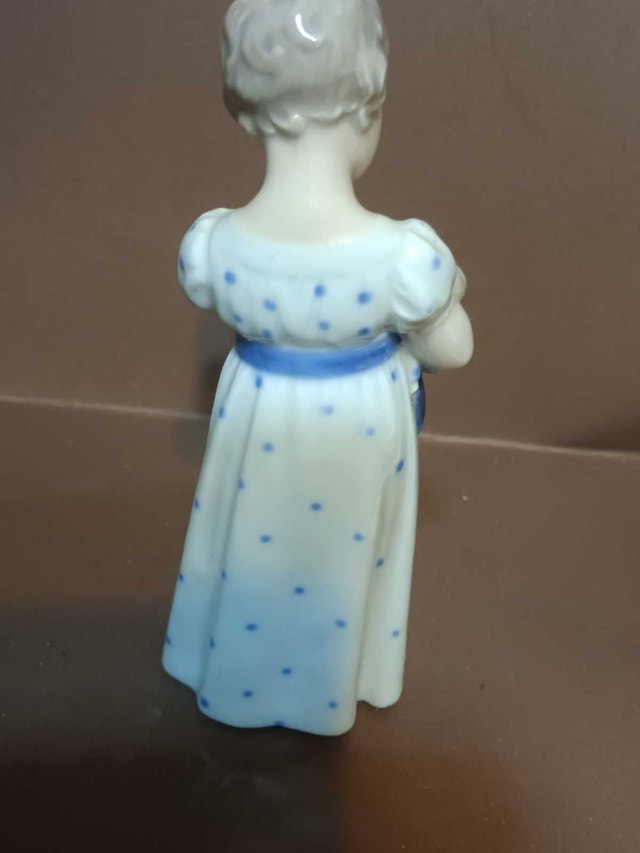 Bing & Grondahl Porcelain Figurine - photo 3