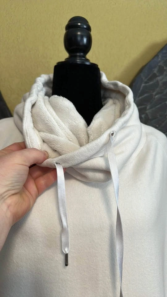 Lululemon Cozy White Cowl Neck Pullover - photo 5