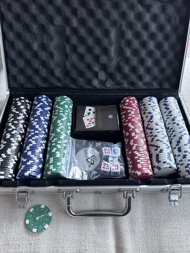 300-Piece Poker Chip Set w/ Aluminum Carrying Case - photo 2