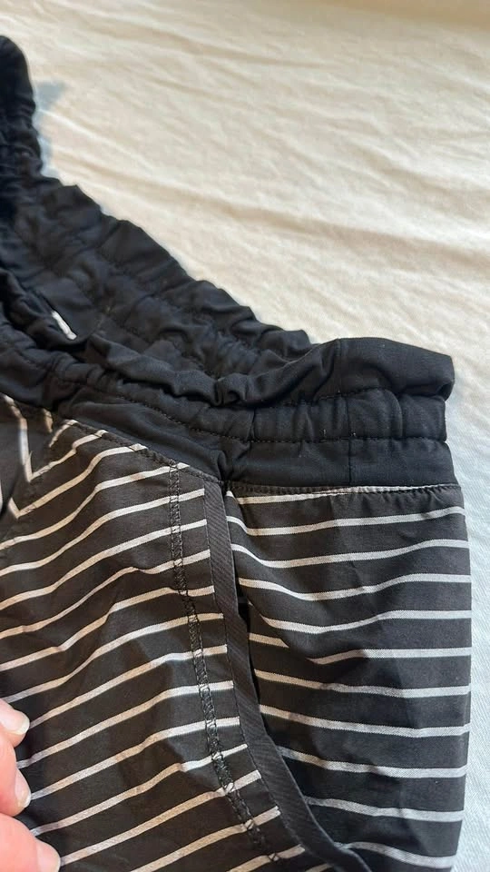 Lululemon Black and White Striped Shorts - photo 5