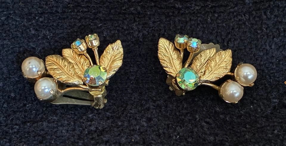 Vintage Grape Cluster Brooch & Clip-On Earrings Set - photo 2
