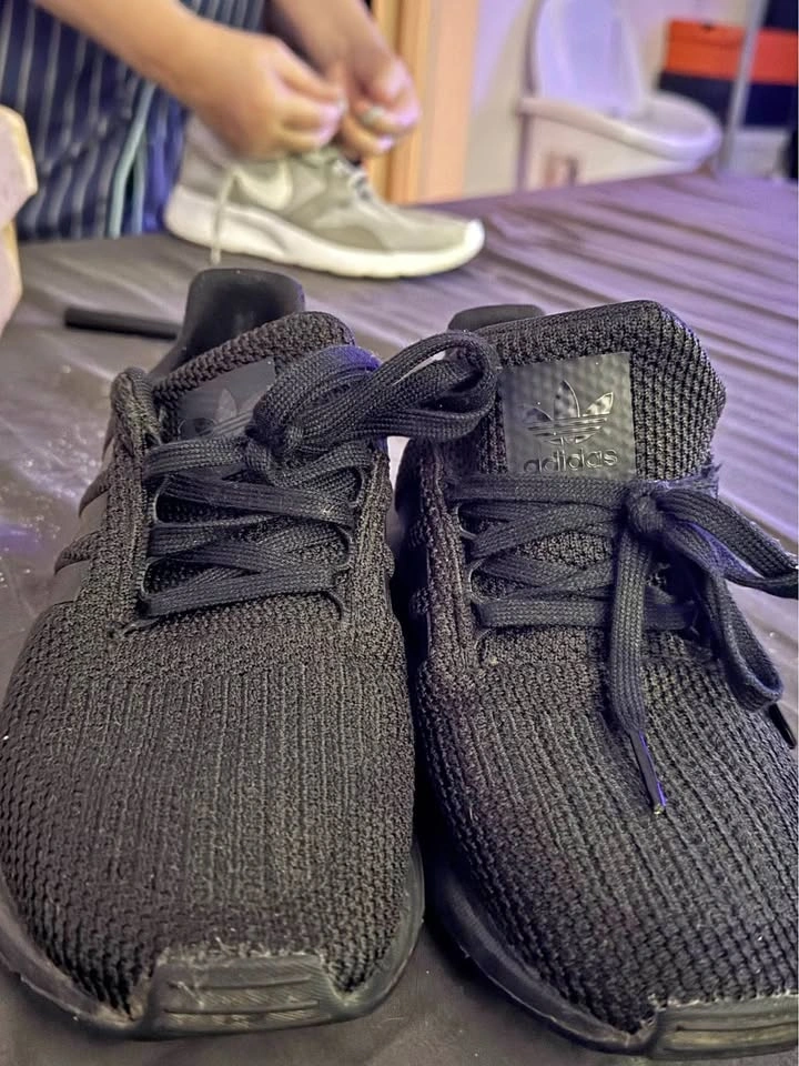 Adidas Swift Run Triple Black size 4 boys or 6 women’s