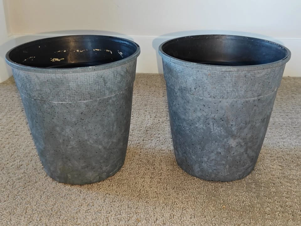 Set of 2 Grey Plastic Planter Pots - 7" (H) x 7" (D) - photo 4