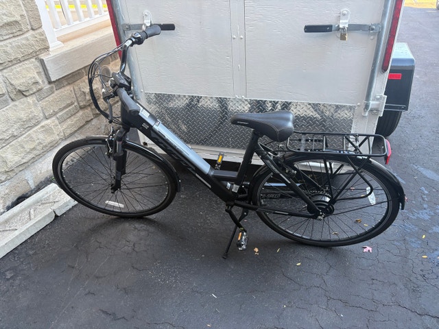 Hyper E-Ride City Electric Bike