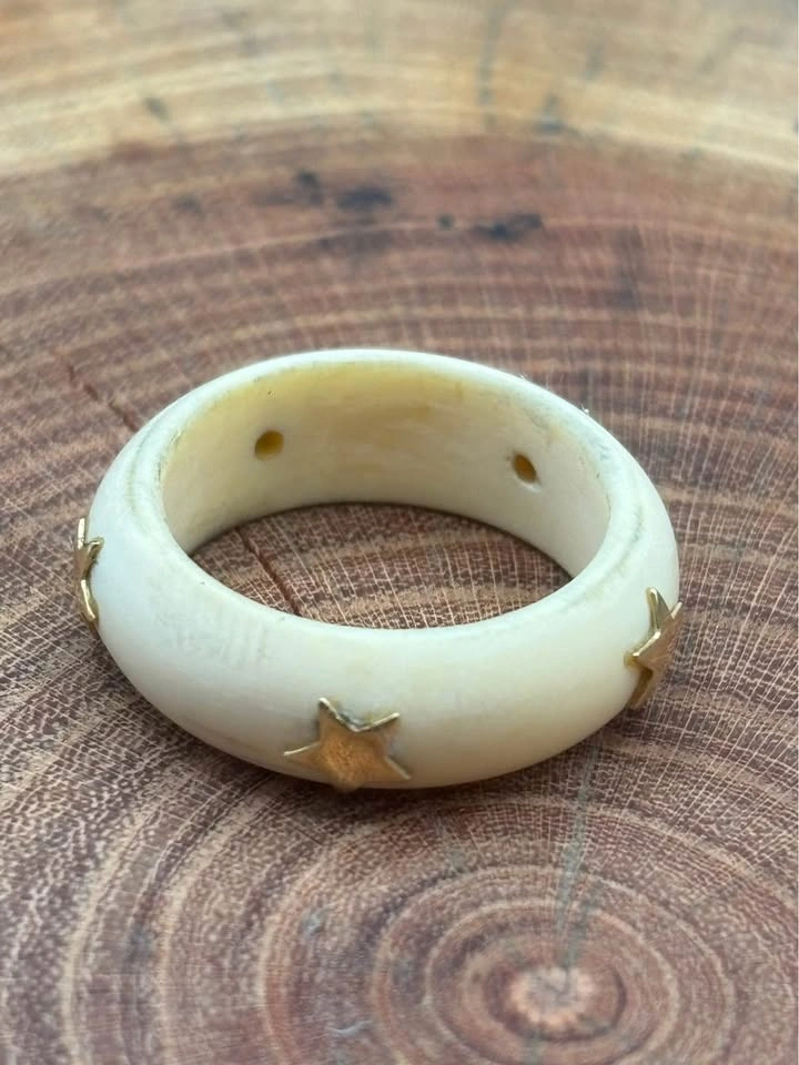 Vintage Carved Bone Band Ring w/ 22K Solid Gold Star Inlays - photo 2
