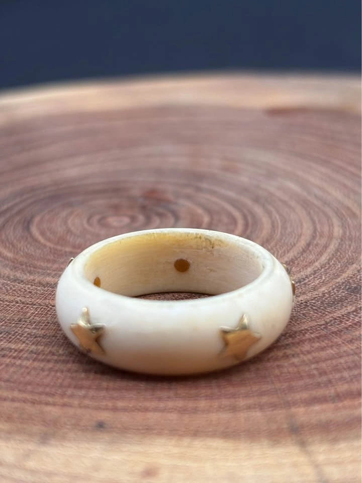 Vintage Carved Bone Band Ring w/ 22K Solid Gold Star Inlays - photo 3