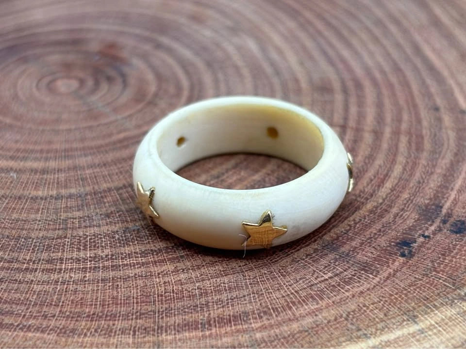 Vintage Carved Bone Band Ring w/ 22K Solid Gold Star Inlays - photo 5