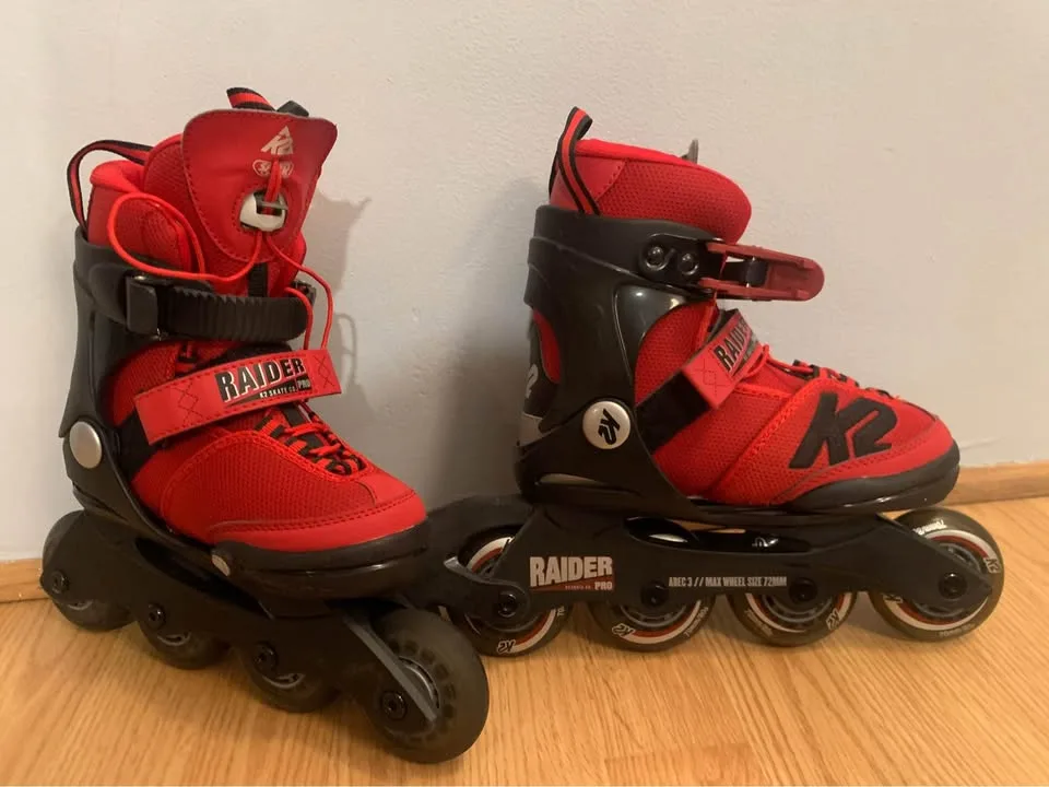 K2 Skate Raider Pro Kids, Adjustable Inline Skate + Pad Set image indicator(2)