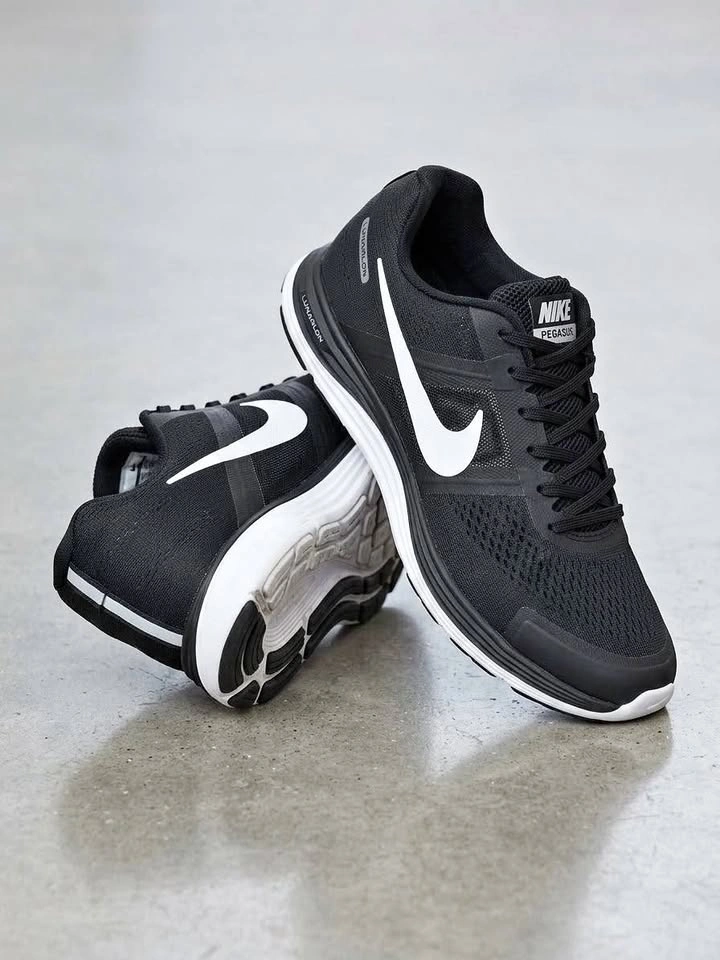 Nike Air Zoom Pegasus Running Shoes – Black/White size us12
