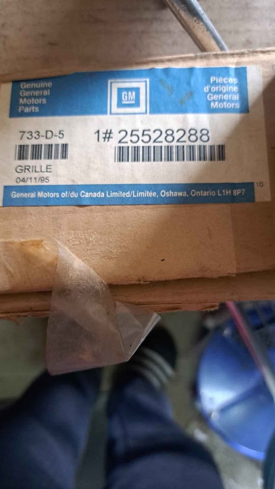 Original Gm grille - photo 2