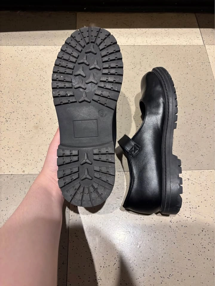 Mary Jane faux leather shoes (size 6) - photo 3