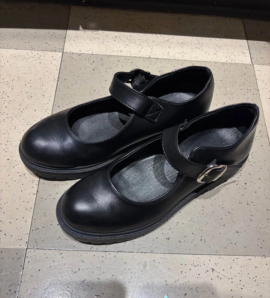 Mary Jane faux leather shoes (size 6) - photo 5