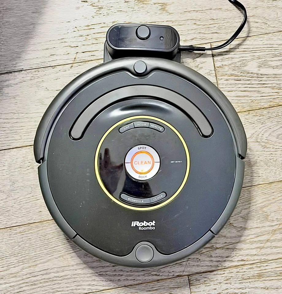 iRobot Roomba 650 Vacuuming Robot