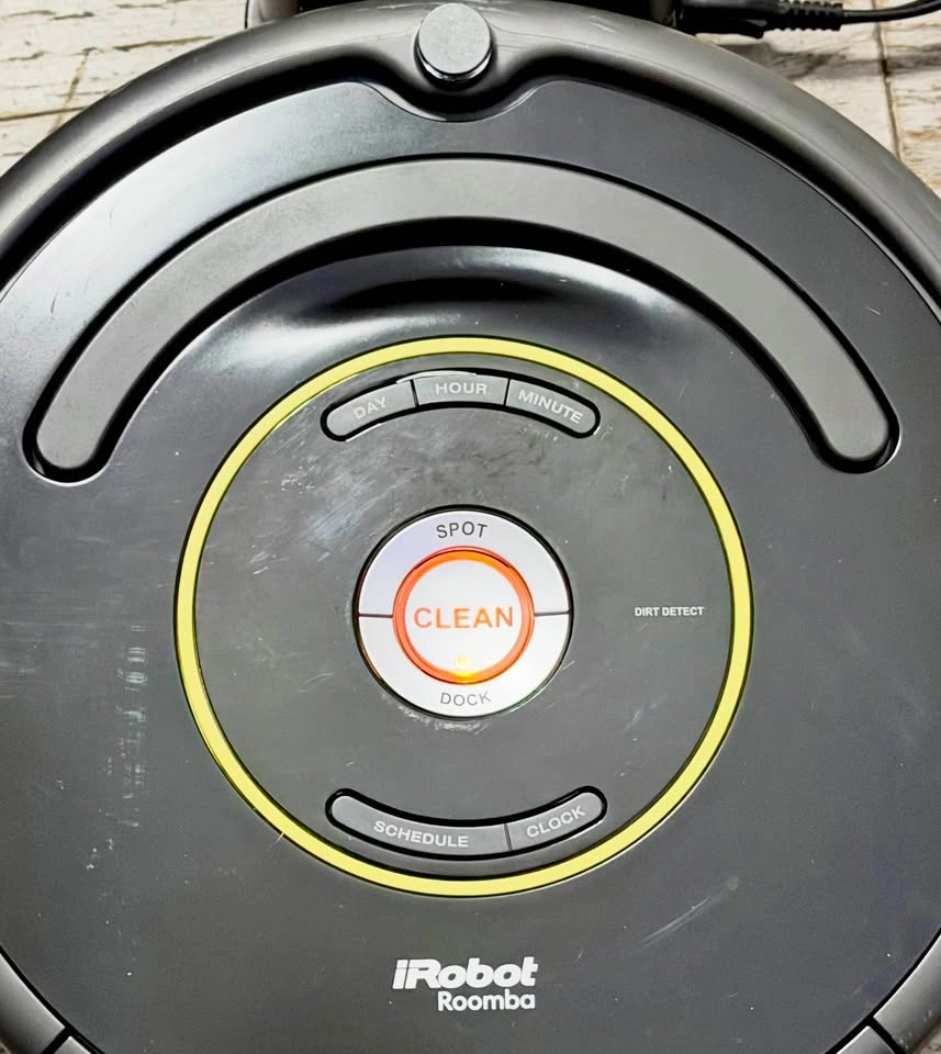 iRobot Roomba 650 Vacuuming Robot - photo 3