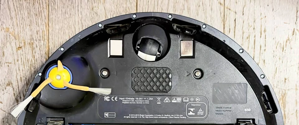 iRobot Roomba 650 Vacuuming Robot - photo 4