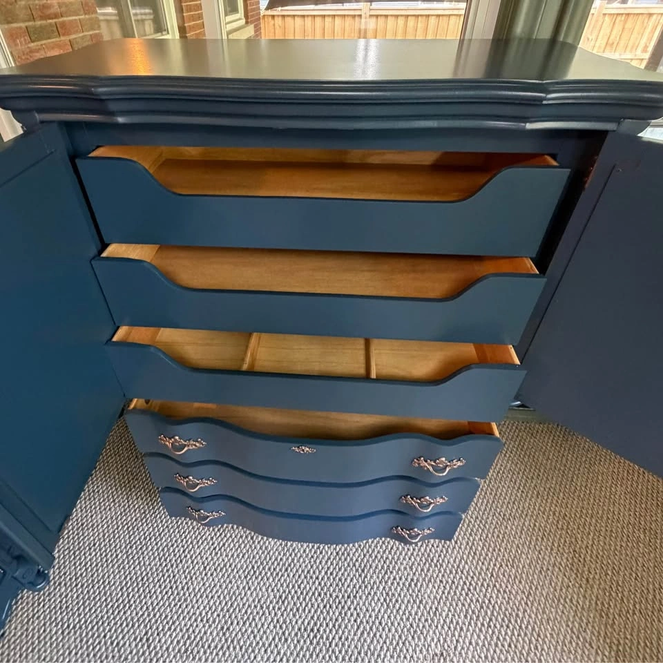 Refinished Bassett bedroom set - photo 4