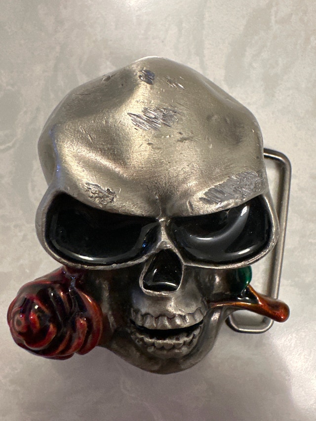 3D gothic-style skull and rose belt buckle - photo 2