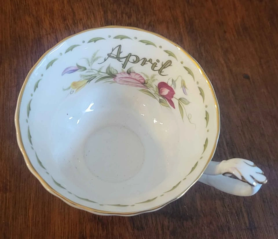 Royal Albert Flower of the Month April Sweet Pea Teacup and Sauc - photo 3