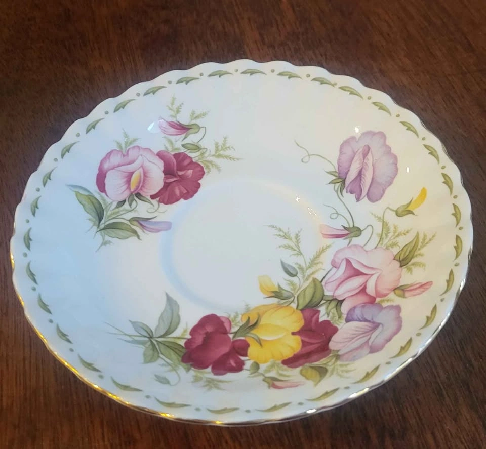 Royal Albert Flower of the Month April Sweet Pea Teacup and Sauc - photo 4