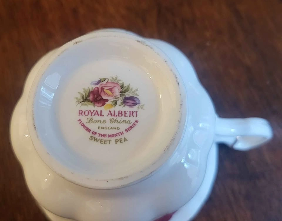 Royal Albert Flower of the Month April Sweet Pea Teacup and Sauc - photo 5