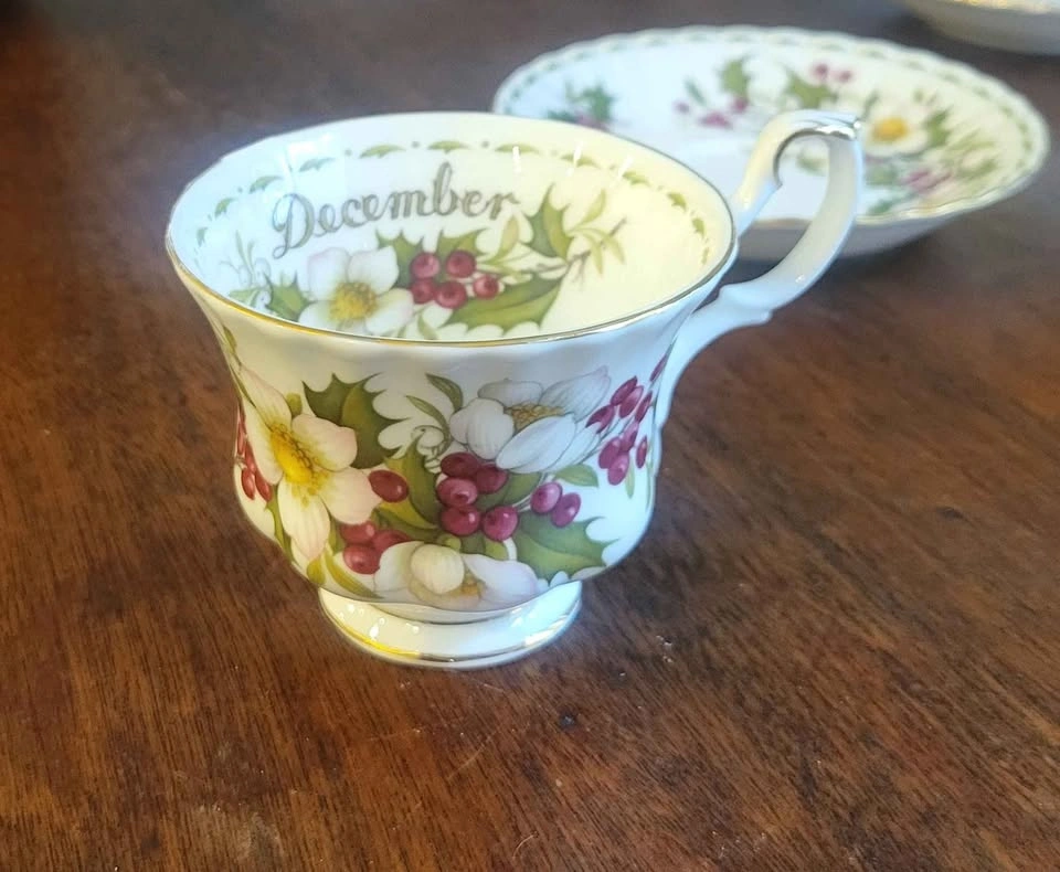 Royal Albert Flower of the Month December Christmas Rose Teacup - photo 2