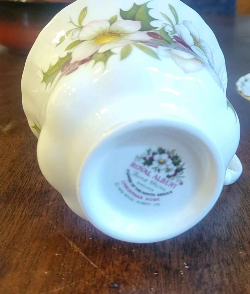 Royal Albert Flower of the Month December Christmas Rose Teacup - photo 4