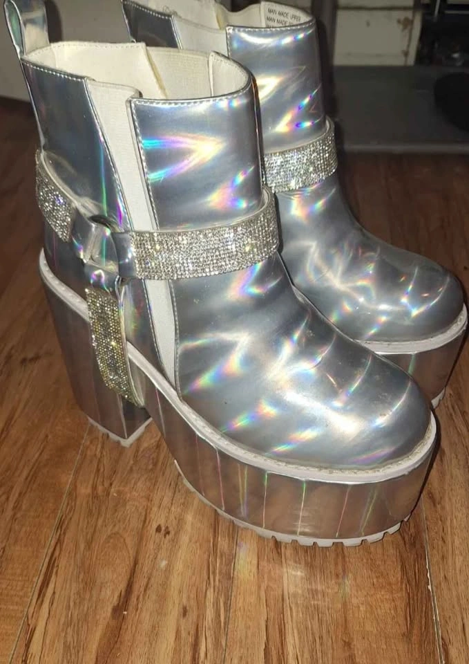 Size 9 Holographic Silver Platform Boots from YRU - photo 2