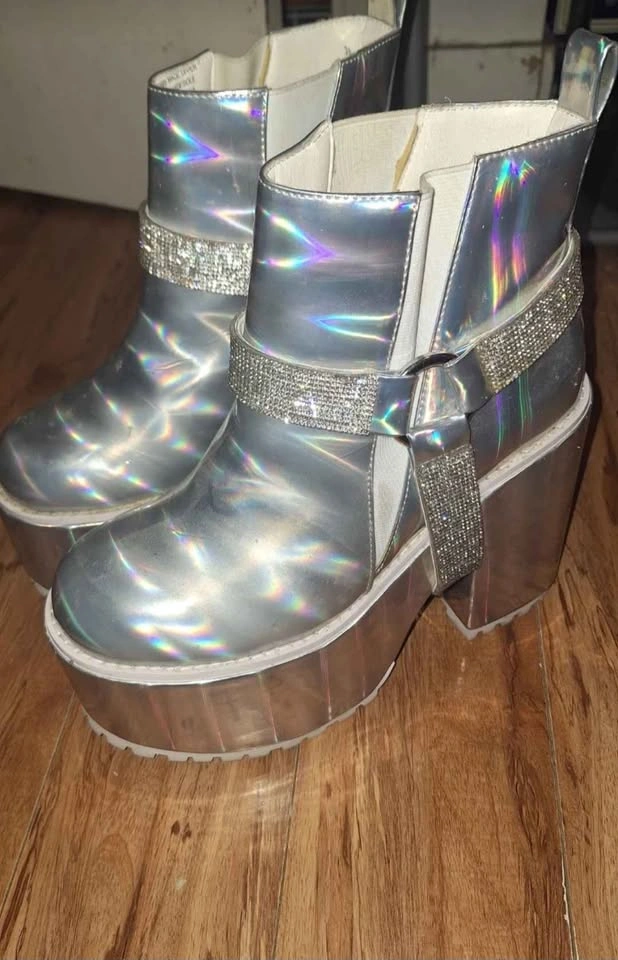 Size 9 Holographic Silver Platform Boots from YRU - photo 3