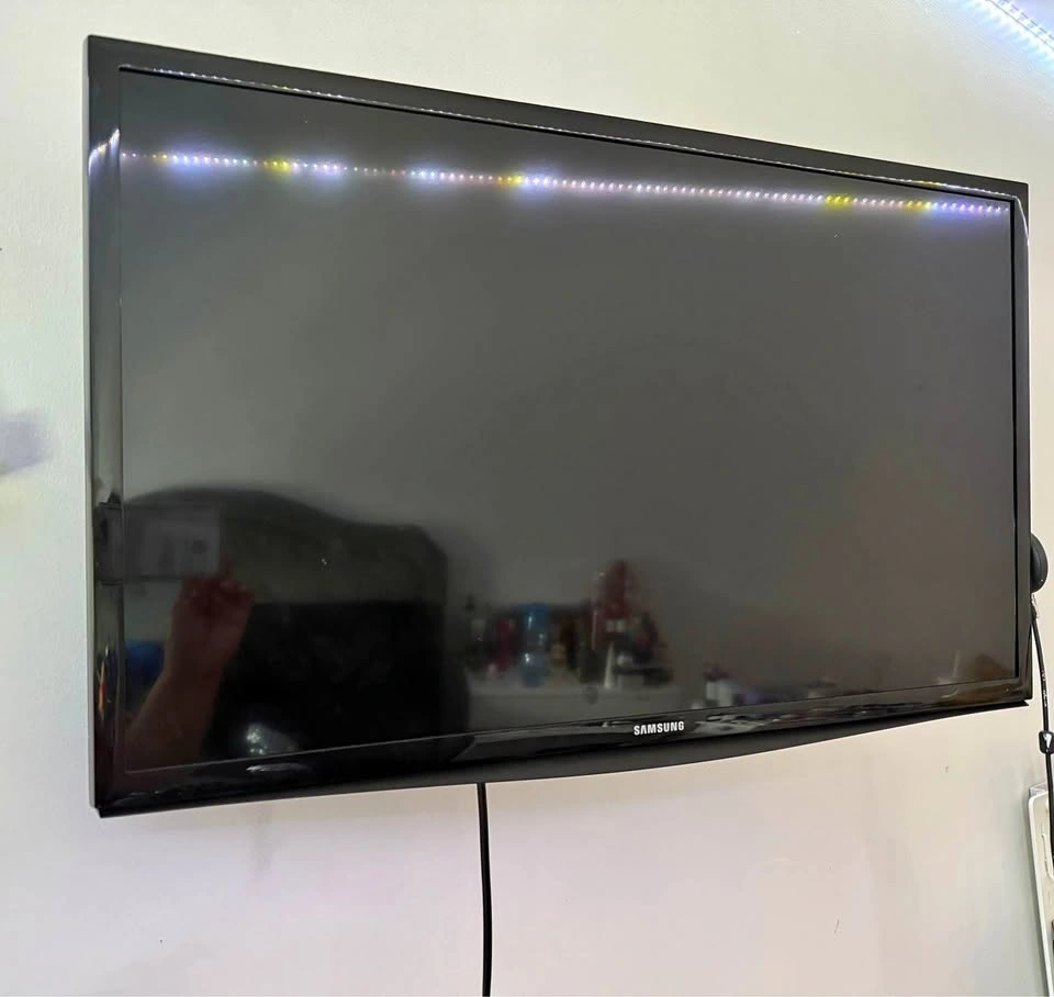 Samsung LED TV 28”