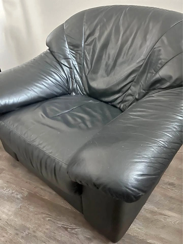 Large Black Leather Armchair super Comfortable & Sturdy