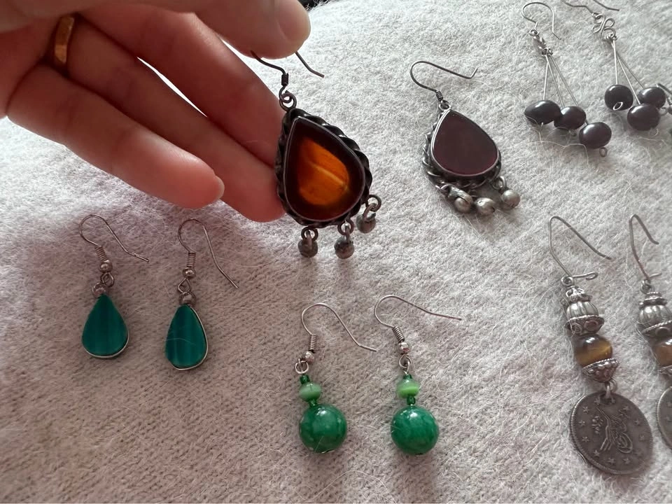Assorted Lot of 6 Pairs of Dangle Earrings - photo 5