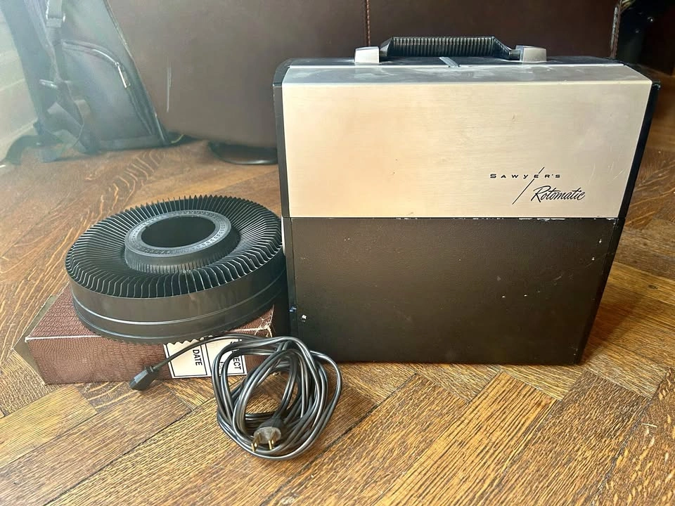 Vintage Sawyer’s Rotomatic Slide Projector + Tray (Fully Tested)