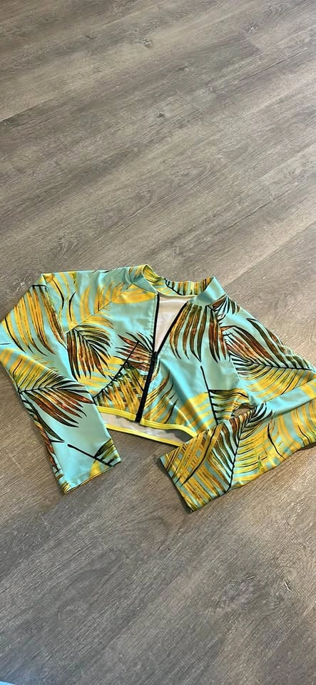 Tropical Palm Leaf Long Sleeve Cropped Rash Guard