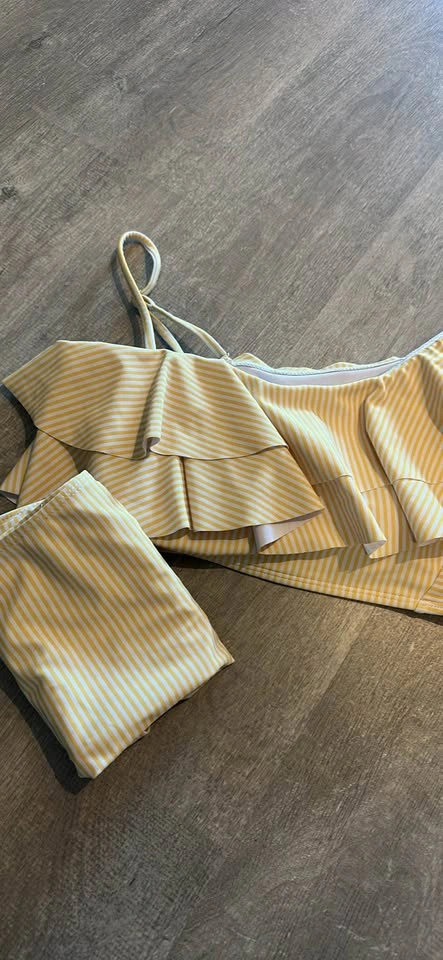 SHEIN Swim Yellow Striped Ruffle One-Shoulder Bikini Set size S - photo 3