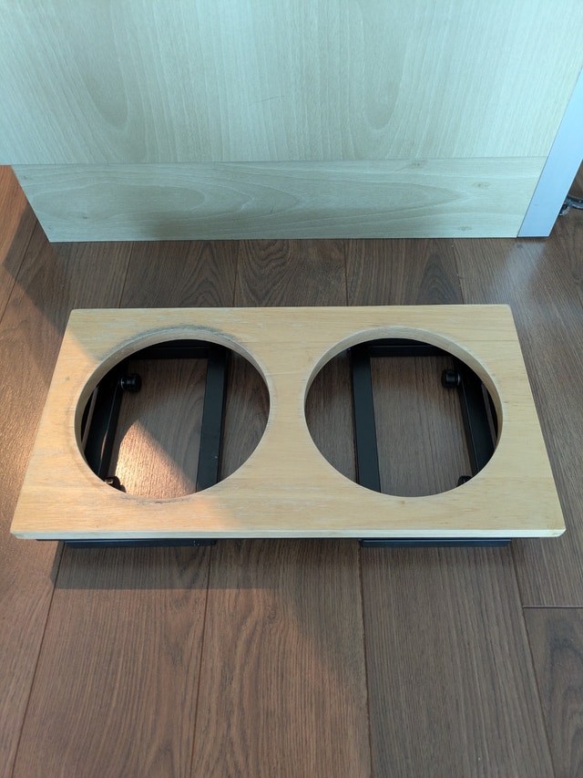 Foldable dog bowl stand