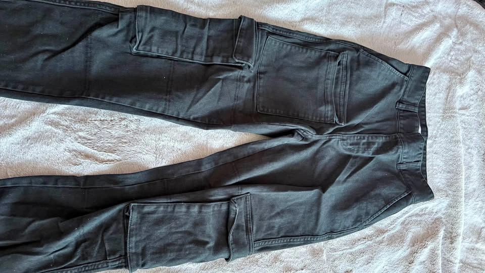 Aritzia TNA Cargo Pants Size 8