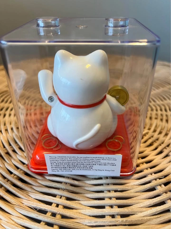Solar Powered Chinese Hong Kong Waving Lucky Cat - photo 2