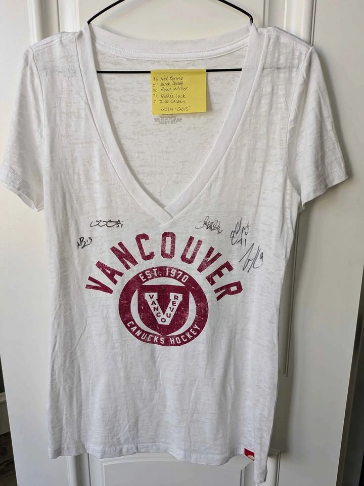 Sportige Vancouver Canucks Signed ladies V-Neck T-Shirt