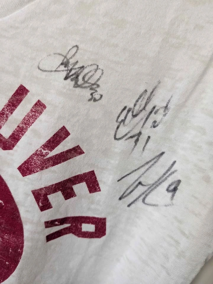 Sportige Vancouver Canucks Signed ladies V-Neck T-Shirt - photo 4