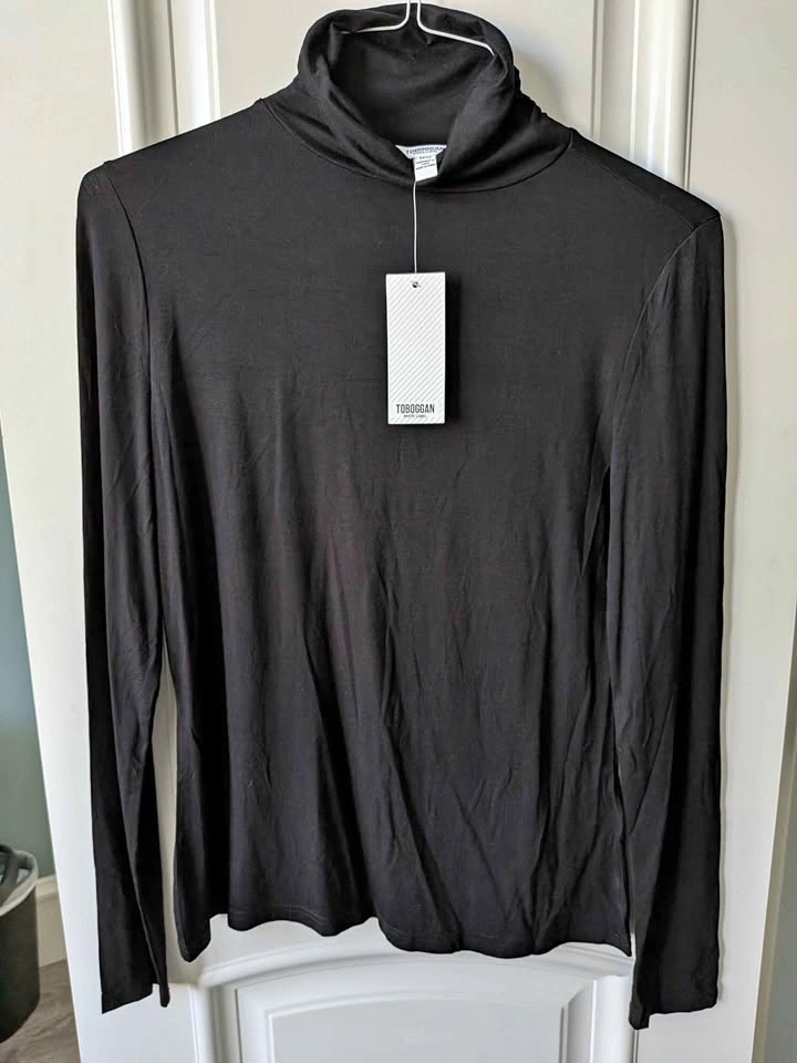Toboggan White Label Zena Black Turtleneck Size M