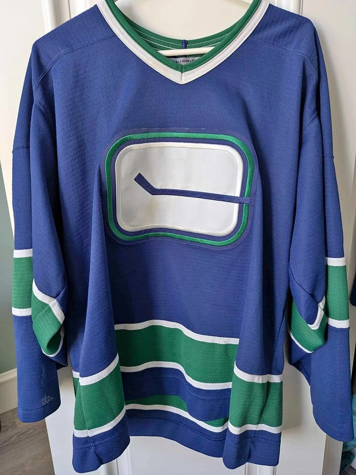 Canucks Roberto Luongo Jersey Size Large