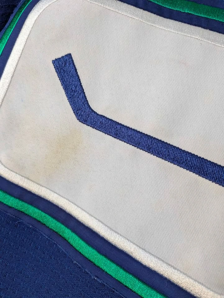 Canucks Roberto Luongo Jersey Size Large - photo 3