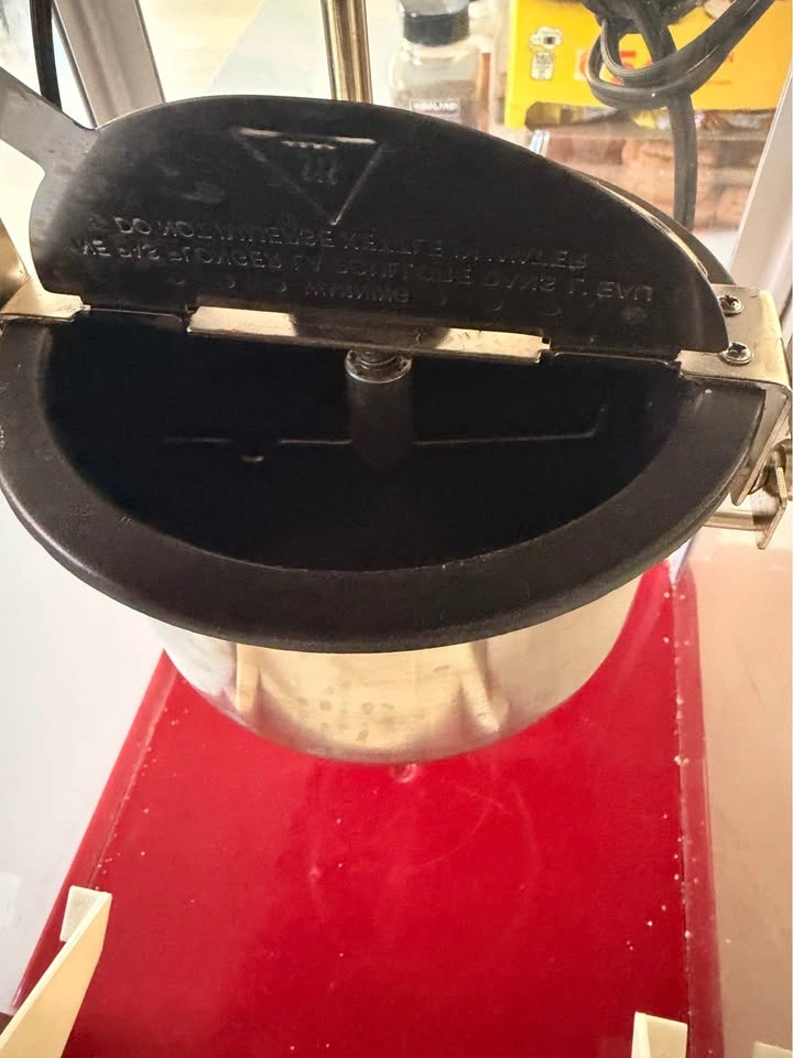popcorn machine working - photo 3