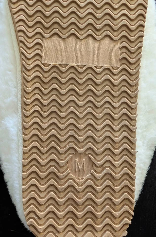 Faux Fur Denver Hayes Women's Slippers (M/7-8) - photo 3