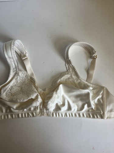 Wonderbra Full Support Wireless Lace & Satin Bra 44C