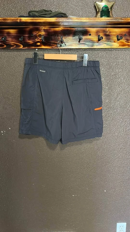 Columbia Men's Grey Cargo Shorts - photo 4